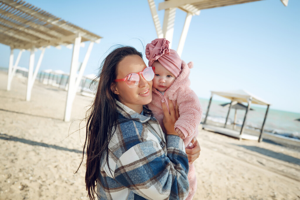 Woman,With,A,Child,By,The,Sea