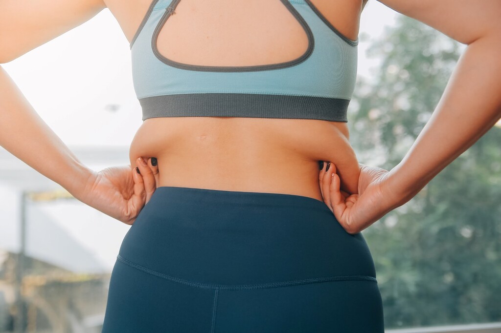 woman pinching her love handles